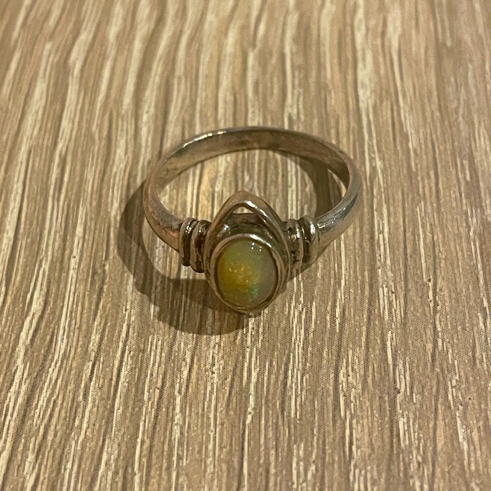 SILVER OPAL RING